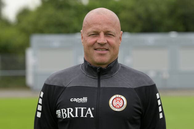 15.07.2021, xjhx, Fussball 3.Liga, SV Wehen Wiesbaden Porträt - Porträttermin 2021 2022 emspor, v.l. Co-Trainer Mike Krannich (SV Wehen Wiesbaden) (DFL DFB REGULATIONS PROHIBIT ANY USE OF PHOTOGRAPHS as IMAGE SEQUENCES and or QUASI-VIDEO) Wehen