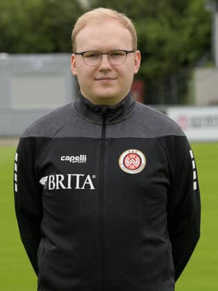 15.07.2021, xjhx, Fussball 3.Liga, SV Wehen Wiesbaden Porträt - Porträttermin 2021 2022 emspor, v.l. Senior Scout & Analyst Philipp Gründler (DFL DFB REGULATIONS PROHIBIT ANY USE OF PHOTOGRAPHS as IMAGE SEQUENCES and or QUASI-VIDEO) Wehen