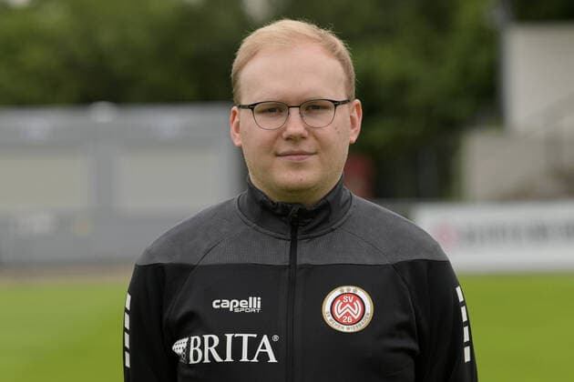 15.07.2021, xjhx, Fussball 3.Liga, SV Wehen Wiesbaden Porträt - Porträttermin 2021 2022 emspor, v.l. Senior Scout & Analyst Philipp Gründler (DFL DFB REGULATIONS PROHIBIT ANY USE OF PHOTOGRAPHS as IMAGE SEQUENCES and or QUASI-VIDEO) Wehen