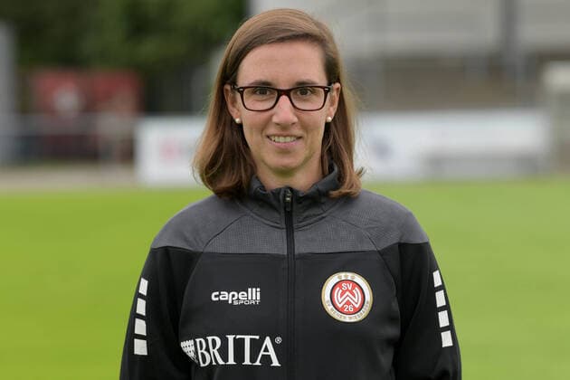 15.07.2021, xjhx, Fussball 3.Liga, SV Wehen Wiesbaden Porträt - Porträttermin 2021 2022 emspor, v.l. Teammanagerin Julia Wallraff (DFL DFB REGULATIONS PROHIBIT ANY USE OF PHOTOGRAPHS as IMAGE SEQUENCES and or QUASI-VIDEO) Wehen