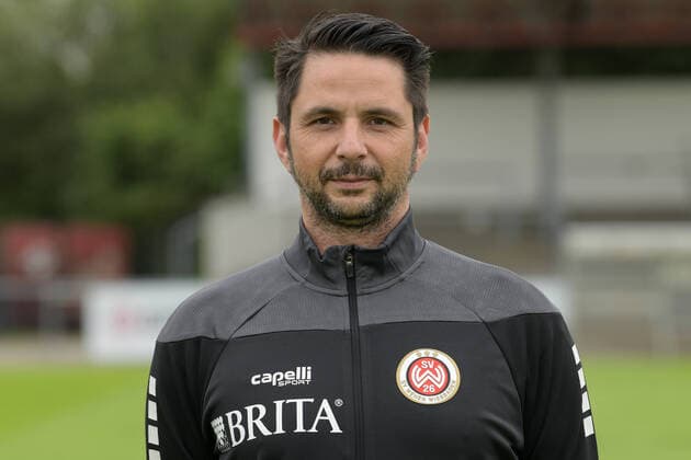 15.07.2021, xjhx, Fussball 3.Liga, SV Wehen Wiesbaden Porträt - Porträttermin 2021 2022 emspor, v.l. Leitender Physiotherapeut Jürgen Kern (DFL DFB REGULATIONS PROHIBIT ANY USE OF PHOTOGRAPHS as IMAGE SEQUENCES and or QUASI-VIDEO) Wehen