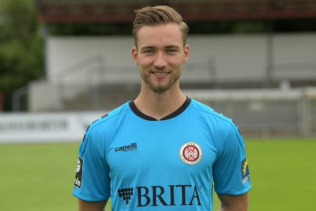 15.07.2021, xjhx, Fussball 3.Liga, SV Wehen Wiesbaden Porträt - Porträttermin 2021 2022 emspor, v.l. Tim Boss (SV Wehen Wiesbaden) (DFL DFB REGULATIONS PROHIBIT ANY USE OF PHOTOGRAPHS as IMAGE SEQUENCES and or QUASI-VIDEO) Wehen