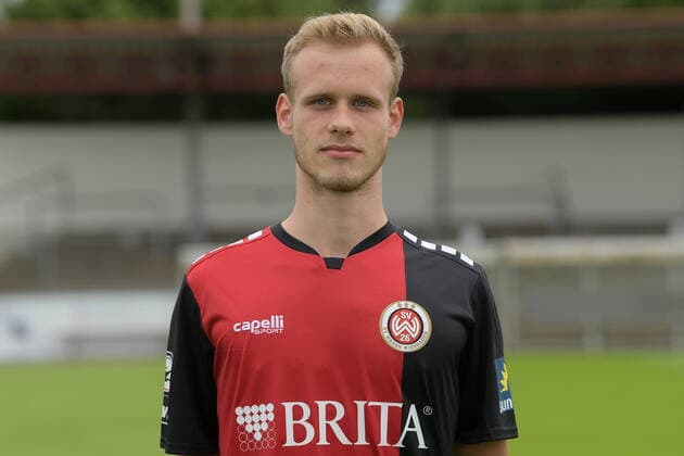 15.07.2021, xjhx, Fussball 3.Liga, SV Wehen Wiesbaden Porträt - Porträttermin 2021 2022 emspor, v.l. Lucas Brumme (SV Wehen Wiesbaden) (DFL DFB REGULATIONS PROHIBIT ANY USE OF PHOTOGRAPHS as IMAGE SEQUENCES and or QUASI-VIDEO) Wehen