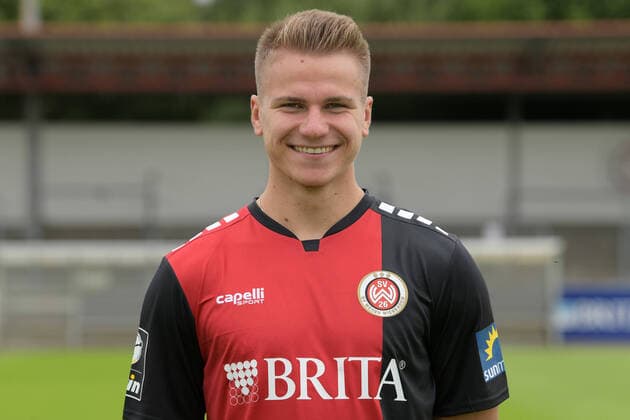 15.07.2021, xjhx, Fussball 3.Liga, SV Wehen Wiesbaden Porträt - Porträttermin 2021 2022 emspor, v.l. Florian Carstens (SV Wehen Wiesbaden) (DFL DFB REGULATIONS PROHIBIT ANY USE OF PHOTOGRAPHS as IMAGE SEQUENCES and or QUASI-VIDEO) Wehen