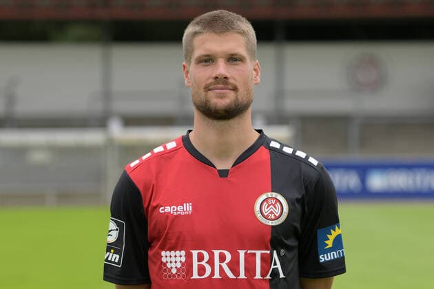 15.07.2021, xjhx, Fussball 3.Liga, SV Wehen Wiesbaden Porträt - Porträttermin 2021 2022 emspor, v.l. Johannes Wurtz (DFL DFB REGULATIONS PROHIBIT ANY USE OF PHOTOGRAPHS as IMAGE SEQUENCES and or QUASI-VIDEO) Wehen