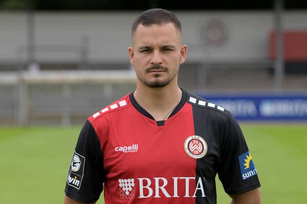 15.07.2021, xjhx, Fussball 3.Liga, SV Wehen Wiesbaden Porträt - Porträttermin 2021 2022 emspor, v.l. Sebastian Mrowca (DFL DFB REGULATIONS PROHIBIT ANY USE OF PHOTOGRAPHS as IMAGE SEQUENCES and or QUASI-VIDEO) Wehen