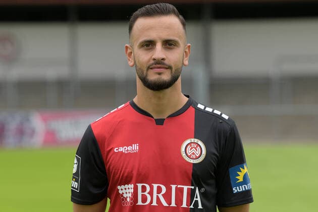 15.07.2021, xjhx, Fussball 3.Liga, SV Wehen Wiesbaden Porträt - Porträttermin 2021 2022 emspor, v.l. Mehmet Kurt (DFL DFB REGULATIONS PROHIBIT ANY USE OF PHOTOGRAPHS as IMAGE SEQUENCES and or QUASI-VIDEO) Wehen
