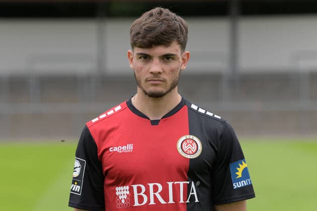 15.07.2021, xjhx, Fussball 3.Liga, SV Wehen Wiesbaden Porträt - Porträttermin 2021 2022 emspor, v.l. Ben Bischof (DFL DFB REGULATIONS PROHIBIT ANY USE OF PHOTOGRAPHS as IMAGE SEQUENCES and or QUASI-VIDEO) Wehen