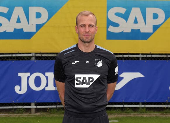Trainer Sebastian Hoeneß (Hoffenh) , TSG 1899 Hoffenheim . Porträttermin TSG 1899 Hoffenheim 2021-2022 . Zuzenhausen, GER, 15.07.2020 ,Fussball 1. Bundesliga 2021 2022 . Editorial use only !