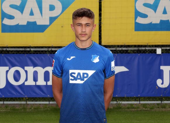 Tom Bischof , TSG 1899 Hoffenheim . Porträttermin TSG 1899 Hoffenheim 2021-2022 . Zuzenhausen, GER, 15.07.2020 ,Fussball 1. Bundesliga 2021 2022 . Editorial use only !