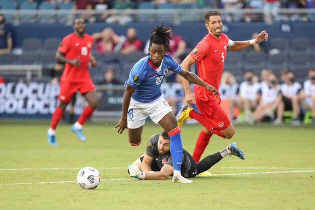 KANSAS CITY, KS - JULY 15: Haiti forward Ronaldo Damus (18) gets over Canada goalkeeper Maxime Crepeau (16) to create a shot in the second half of a Concacaf Gold Cup match between Haiti and Canada on Jul 15, 2021 at Children s Mercy Park in Kansas City, KS. (Photo by Scott Winters Icon Sportswire) SOCCER: JUL 15 Concacaf Gold Cup - Haiti v Canada Icon2107150170