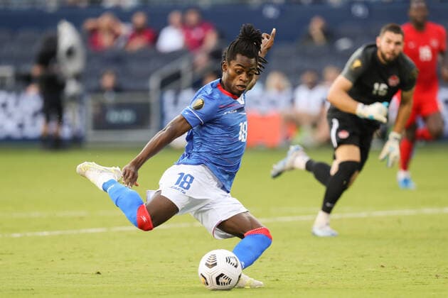 KANSAS CITY, KS - JULY 15: Haiti forward Ronaldo Damus (18) takes a close range shot in the second half of a Concacaf Gold Cup match between Haiti and Canada on Jul 15, 2021 at Children s Mercy Park in Kansas City, KS. (Photo by Scott Winters Icon Sportswire) SOCCER: JUL 15 Concacaf Gold Cup - Haiti v Canada Icon2107150173