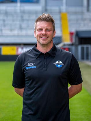 Chef-Trainer Lukas Kwasniok; SC Paderborn 07; 2.BL, Porträttermin 2021 2022 Copyright: xDavidxInderliedx