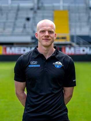 Physiotherapeut Robert Wezorke; SC Paderborn 07; 2.BL, Porträttermin 2021 2022 Copyright: xDavidxInderliedx