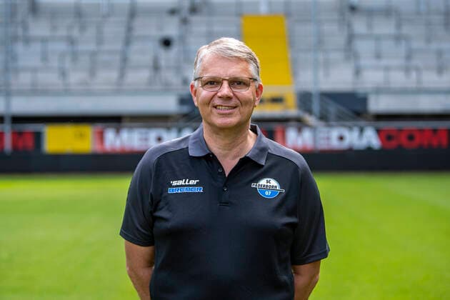 Mannschaftsarzt Dr. Lutz Mahlke; SC Paderborn 07; 2.BL, Porträttermin 2021 2022 Copyright: xDavidxInderliedx
