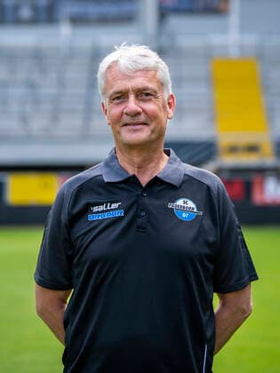 Mannschaftsarzt Dr. Hans Walter Hemmen; SC Paderborn 07; 2.BL, Porträttermin 2021 2022 Copyright: xDavidxInderliedx