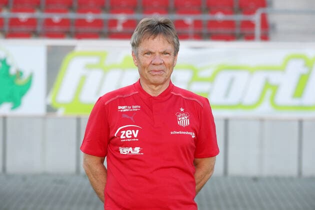 Teampraesentation Zwickau 15.07.2021 Mannschaftsarzt Dr. Hans-Jürgen Lambrecht; FSV Zwickau, 3.Liga, Porträttermin 2021 2022 , Zwickau, 15.07.2021, Stadion Zwickau, Fussball ,