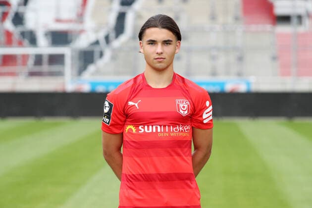 Teampraesentation Halle 15.07.2021 Jan Shcherbakovski (11, Halle); Hallescher FC, 3.Liga, Porträttermin 2021 2022 , Halle, 15.07.2021, Leuna Chemie Stadion, Fussball ,