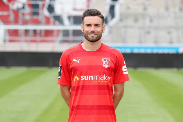 Teampraesentation Halle 15.07.2021 Niklas Kreuzer (8, Halle); Hallescher FC, 3.Liga, Porträttermin 2021 2022 , Halle, 15.07.2021, Leuna Chemie Stadion, Fussball ,