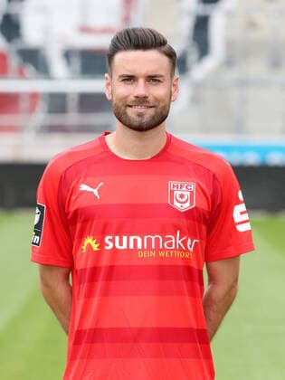 Teampraesentation Halle 15.07.2021 Niklas Kreuzer (8, Halle); Hallescher FC, 3.Liga, Porträttermin 2021 2022 , Halle, 15.07.2021, Leuna Chemie Stadion, Fussball ,