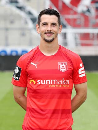 Teampraesentation Halle 15.07.2021 Julian-Maurice Derstroff (7, Halle); Hallescher FC, 3.Liga, Porträttermin 2021 2022 , Halle, 15.07.2021, Leuna Chemie Stadion, Fussball ,