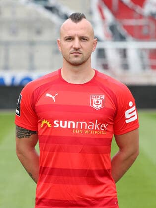 Teampraesentation Halle 15.07.2021 Toni Lindenhahn (6, Halle); Hallescher FC, 3.Liga, Porträttermin 2021 2022 , Halle, 15.07.2021, Leuna Chemie Stadion, Fussball ,