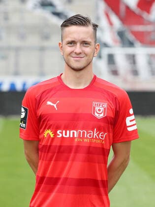Teampraesentation Halle 15.07.2021 Jannes Vollert (5, Halle); Hallescher FC, 3.Liga, Porträttermin 2021 2022 , Halle, 15.07.2021, Leuna Chemie Stadion, Fussball ,