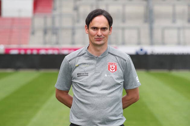 Teampraesentation Halle 15.07.2021 Trainer Florian Schnorrenberg; Hallescher FC, 3.Liga, Porträttermin 2021 2022 , Halle, 15.07.2021, Leuna Chemie Stadion, Fussball ,