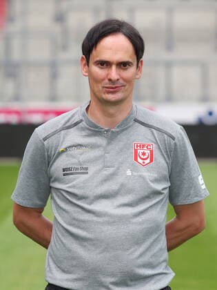 Teampraesentation Halle 15.07.2021 Trainer Florian Schnorrenberg; Hallescher FC, 3.Liga, Porträttermin 2021 2022 , Halle, 15.07.2021, Leuna Chemie Stadion, Fussball ,