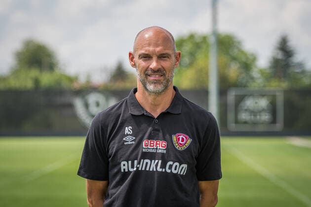 Cheftrainer Alexander Schmidt; SG Dynamo Dresden; 2.BL, Porträttermin 2021 2022