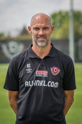 Cheftrainer Alexander Schmidt; SG Dynamo Dresden; 2.BL, Porträttermin 2021 2022