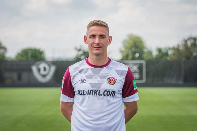 Torwart Kevin Broll; SG Dynamo Dresden; 2.BL, Porträttermin 2021 2022