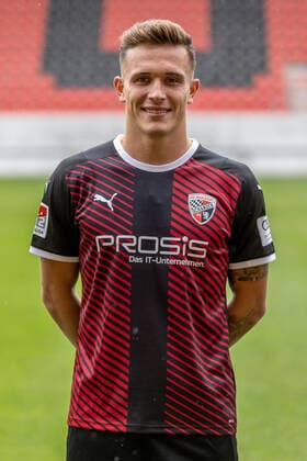 Dennis Eckert Ayensa (7, FCI) ; FC Ingolstadt 04; 2.BL, Porträttermin 2021 2022 2. Bundesliga - FC Ingolstadt 04 Saison 2021 2022