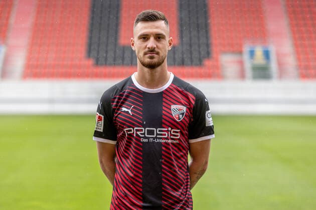 Maximilian Wolfram (8, FCI); FC Ingolstadt 04; 2.BL, Porträttermin 2021 2022 2. Bundesliga - FC Ingolstadt 04 Saison 2021 2022