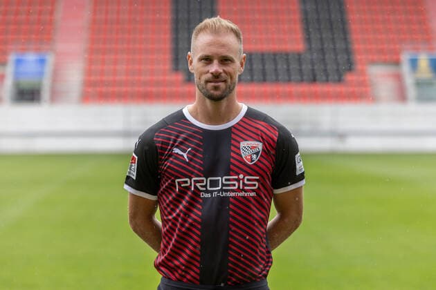 Maximilian Beister (11, FCI) ; FC Ingolstadt 04; 2.BL, Porträttermin 2021 2022 2. Bundesliga - FC Ingolstadt 04 Saison 2021 2022