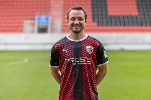 Peter Kurzweg (16, FCI) ; FC Ingolstadt 04; 2.BL, Porträttermin 2021 2022 2. Bundesliga - FC Ingolstadt 04 Saison 2021 2022