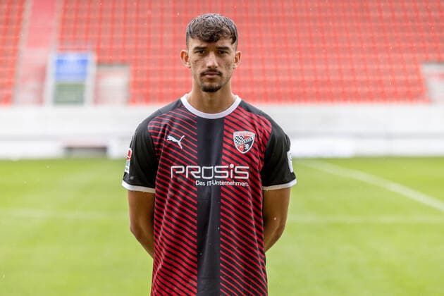 Arian Llugiqi (29, FCI) ; FC Ingolstadt 04; 2.BL, Porträttermin 2021 2022 2. Bundesliga - FC Ingolstadt 04 Saison 2021 2022