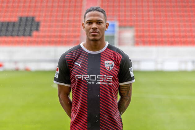 Justin Butler (31, FCI) ; FC Ingolstadt 04; 2.BL, Porträttermin 2021 2022 2. Bundesliga - FC Ingolstadt 04 Saison 2021 2022