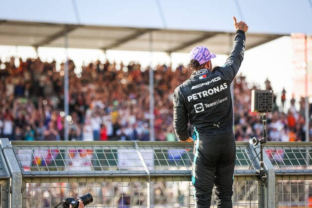 HAMILTON Lewis (gbr), Mercedes AMG F1 GP W12 E Performance, portrait during the Formula 1 Pirelli British Grand Prix 2021, 10th round of the 2021 FIA Formula One World Championship, WM, Weltmeisterschaft from July 16 to 18, 2021 on the Silverstone Circuit, in Silverstone, United Kingdom - FORMULE 1 : Grand prix de Grande Bretagne - Essais - Silverstone - 16 07 2021 DPPI Panoramic  00121020_AV6_2828
