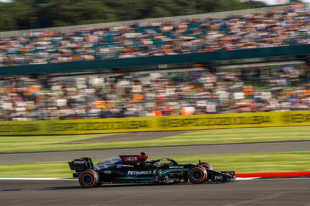 44 HAMILTON Lewis (gbr), Mercedes AMG F1 GP W12 E Performance, action during the Formula 1 Pirelli British Grand Prix 2021, 10th round of the 2021 FIA Formula One World Championship, WM, Weltmeisterschaft from July 16 to 18, 2021 on the Silverstone Circuit, in Silverstone, United Kingdom - FORMULE 1 : Grand prix de Grande Bretagne - Essais - Silverstone - 16 07 2021 DPPI Panoramic  00121020__B3_7561