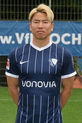Takuma Asano; VfL Bochum; 1.BL, Porträttermin 2021 2022 Bochum Nordrhein-Westfalen Deutschland