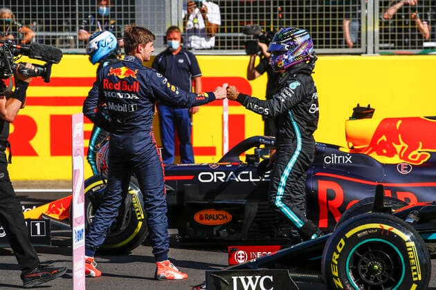 33 Max Verstappen (NED, Red Bull Racing), 44 Lewis Hamilton (GBR, Mercedes-AMG Petronas F1 Team), F1 Grand Prix of Great Britain at Silverstone Circuit on July 17, 2021 in Silverstone, United Kingdom. (Photo by HOCH ZWEI) Silverstone United Kingdom