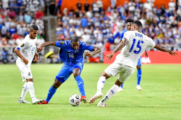 July 17, 2021: Jul 13, 2021; Houston, Texas, USA; Honduras midfielder Boniek Garcia (14) and Panama midfielder Cesar Yanis (21) and defender Eric Davis (15) during the CONCACAF Gold Cup Soccer group stage play at BBVA Stadium. Mandatory Credit: -ZUMA Press - ZUMAl153 20210717_zap_l153_120 Copyright: xMariaxLysakerx