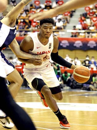 Basketball: Japan-France warm-up match before Olympics Rui Hachimura (C) of Japan plays during the first quarter of a warm-up match against France ahead of the Tokyo Olympics, at Saiden Chemical Arena in Saitama, eastern Japan, on July 18, 2021. (Pool photo)  A14AA0000753118P