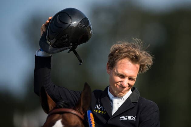 Bilder des Jahres 2021, Sport 07. Juli Sport Themen der Woche KW28 Sport Bilder des Tages 210718 Alexander Zetterman, Sverige jublar pa hästen Triton Hästak efter vinsten i Falsterbo Grand Prix under dag 9 av Falsterbo Horse Show den 18 juli 2021 i Falsterbo. *** 210718 Alexander Zetterman, Sweden cheers on the horse Triton Hästak after winning the Falsterbo Grand Prix during day 9 of the Falsterbo Horse Show on July 18, 2021 in Falsterbo,  Copyright: PETTERxARVIDSON BB210718PA164