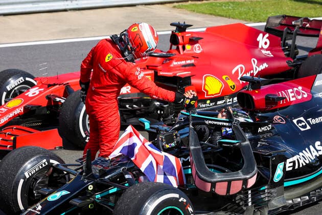 LECLERC Charles (mco), Scuderia Ferrari SF21, congratulates HAMILTON Lewis (gbr), Mercedes AMG F1 GP W12 E Performance, portrait during the Formula 1 Pirelli British Grand Prix 2021, 10th round of the 2021 FIA Formula One World Championship, WM, Weltmeisterschaft from July 16 to 18, 2021 on the Silverstone Circuit, in Silverstone, United Kingdom - FORMULE 1 : Grand prix de Grande Bretagne - Course - Silverstone - 18 07 2021 DPPI PANORAMIC AV6_4116