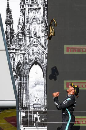 HAMILTON Lewis (gbr), Mercedes AMG F1 GP W12 E Performance, on the podium during the Formula 1 Pirelli British Grand Prix 2021, 10th round of the 2021 FIA Formula One World Championship, WM, Weltmeisterschaft from July 16 to 18, 2021 on the Silverstone Circuit, in Silverstone, United Kingdom - FORMULE 1 : Grand prix de Grande Bretagne - Course - Silverstone - 18 07 2021 DPPI PANORAMIC  AV6_4175-2
