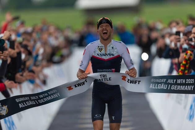 Zwift Tri Battle Rojale Jan Frodeno (GER) mit Weltrekord (7:27:53 Stunden) beim Zwift Tri Battle Rojale im Allgaeu. *** Zwift Tri Battle Rojale Jan Frodeno GER with world record 7 27 53 hours at the Zwift Tri Battle Rojale in Allgaeu Copyright: xBEAUTIFULxSPORTS FrankxHaux