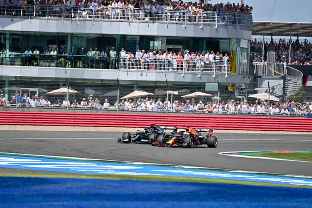 33 Max Verstappen (NED, Red Bull Racing), 44 Lewis Hamilton (GBR, Mercedes-AMG Petronas F1 Team), F1 Grand Prix of Great Britain at Silverstone Circuit on July 18, 2021 in Silverstone, United Kingdom. (Photo by HOCH ZWEI) Silverstone United Kingdom