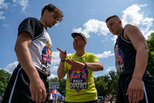 Geniale Streetball-Action und fette Beats im Mellowpark: Das war Red Bull Half Court 2021, das schnellste 3-gegen-3 Basketball-Turnier der Welt in Berlin, Basketball, 3x3, Mellowpark, Berlin Berlin Germany